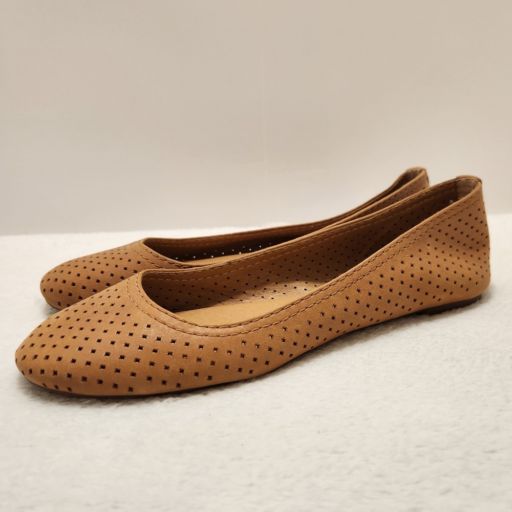 🍀Lucky Brand Perforated Tan Leather Ballet Flats Size 7.5